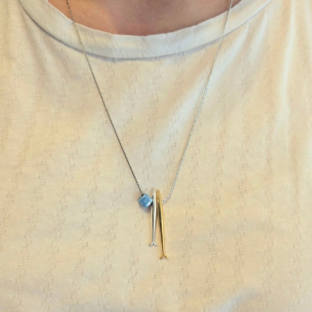 Iridizon κολιέ διπλό ψαράκι