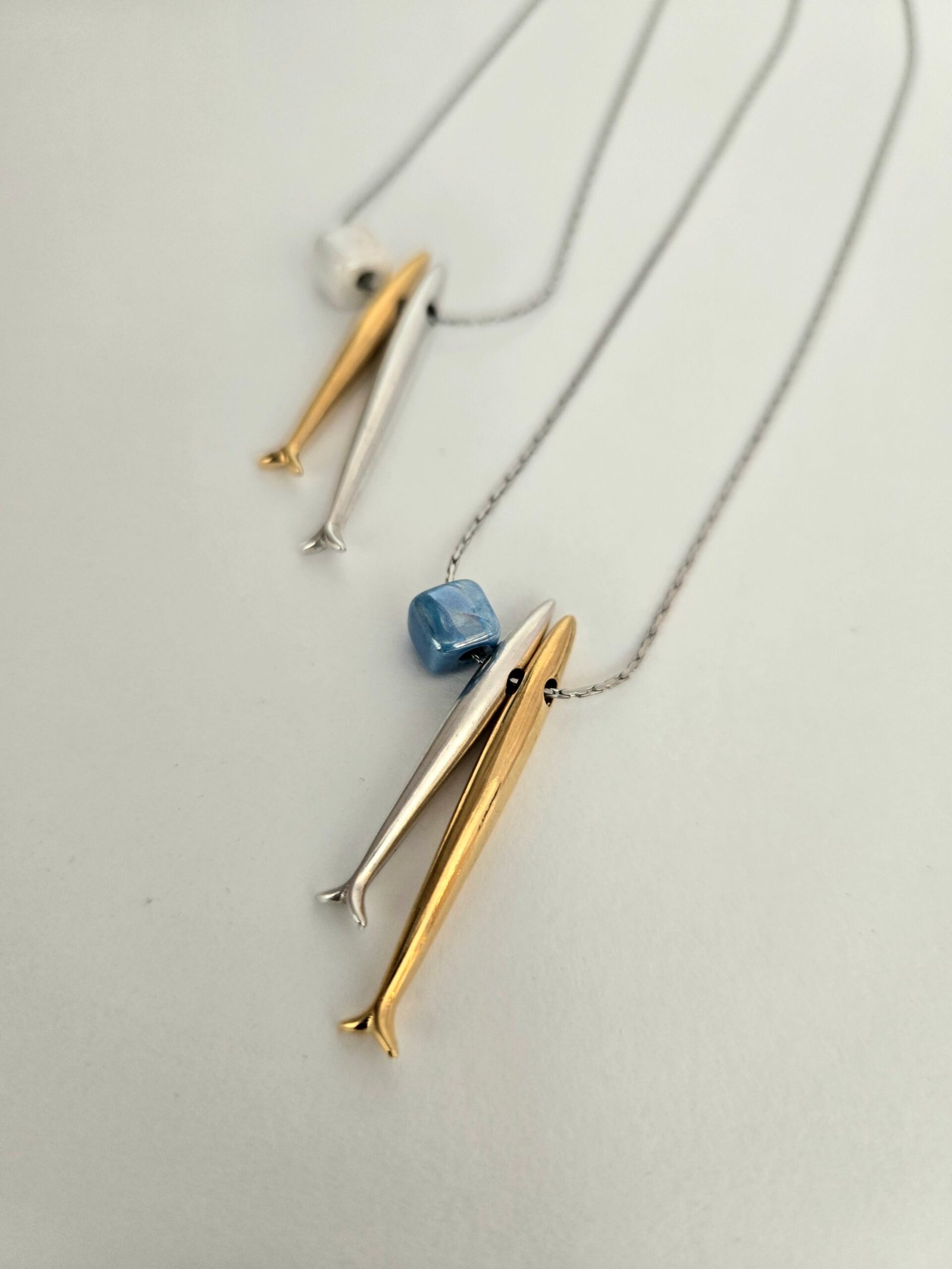 Iridizon κολιέ διπλό ψαράκι